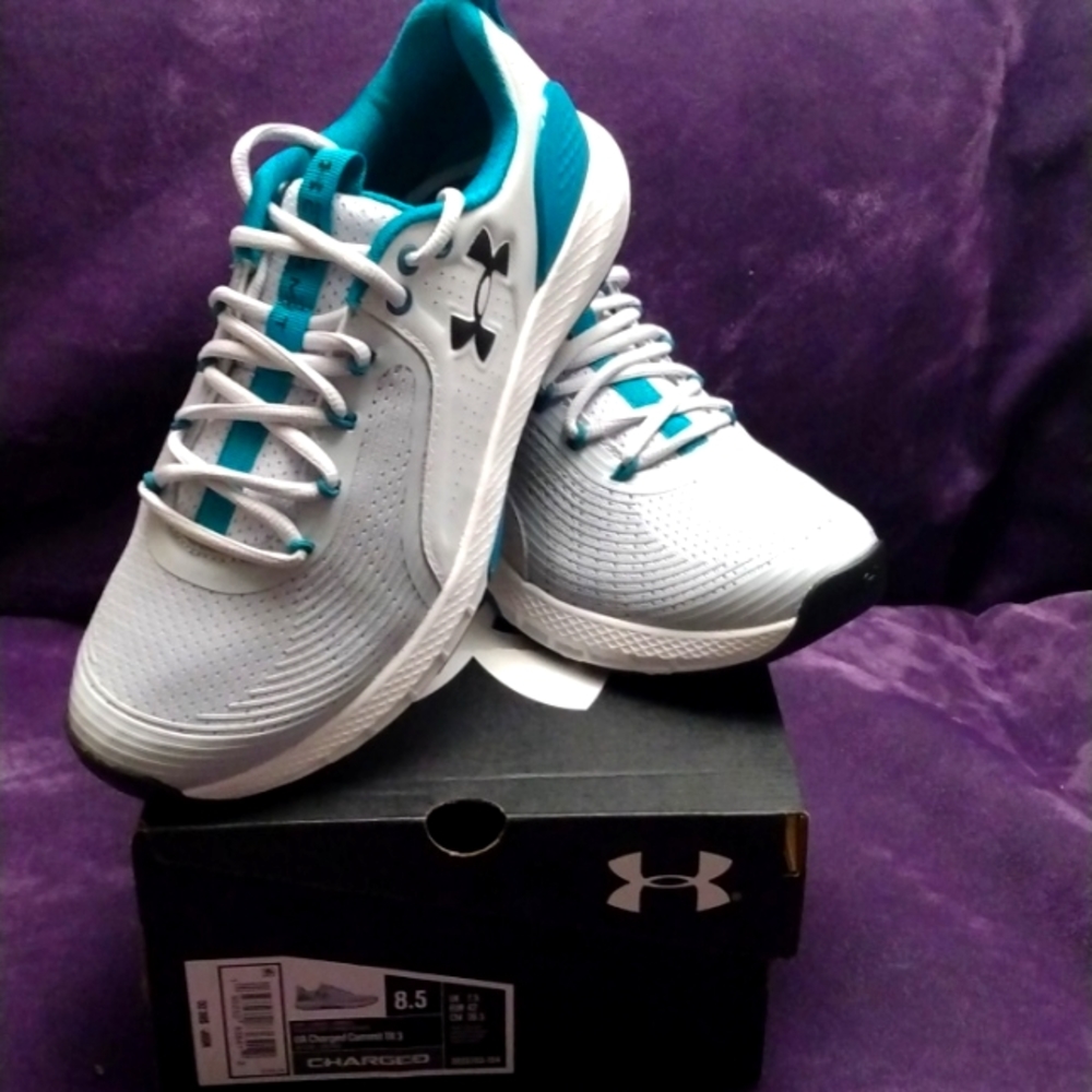 Brand New women's under armour shoe
